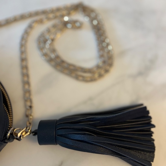 Deux Lux _ navy braided crossbody bag with gold chain + tassel. - Picture 5 of 6
